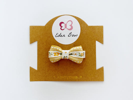Chamomile bloom bow