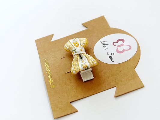 Chamomile bloom bow